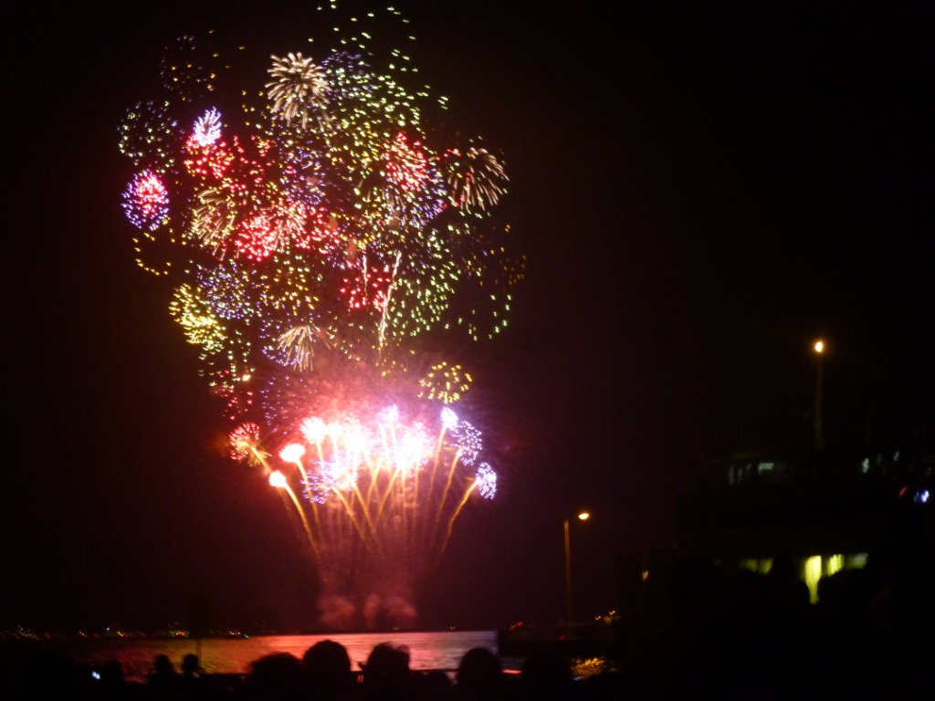 夜空を焦がす６千発の花火 どんどん高松 花火大会 香川県高松市 公明党 参議院議員 山本ひろし